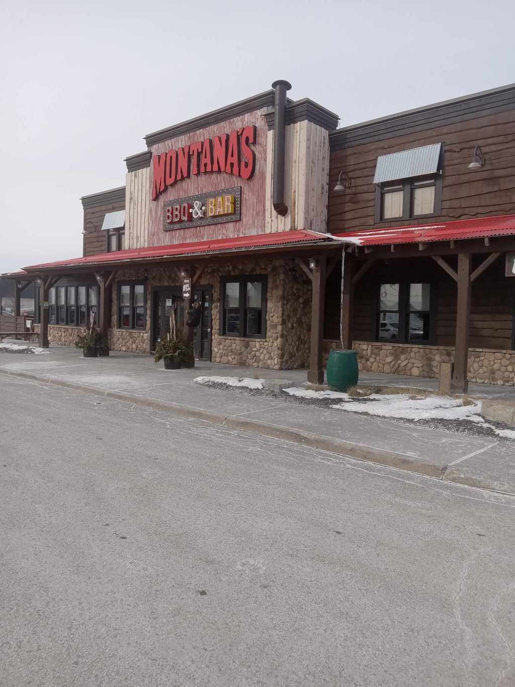 Ashton Deroy Defends Montana’s BBQ & Bar from Anonymous food poisoning accusations. Read the&nbsp;dialogue.